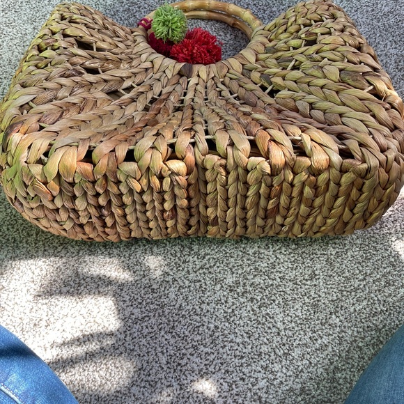 Limited Edition Straw Beach Bag with Bamboo Handles and Raffia Pom Poms - Picture 5 of 6